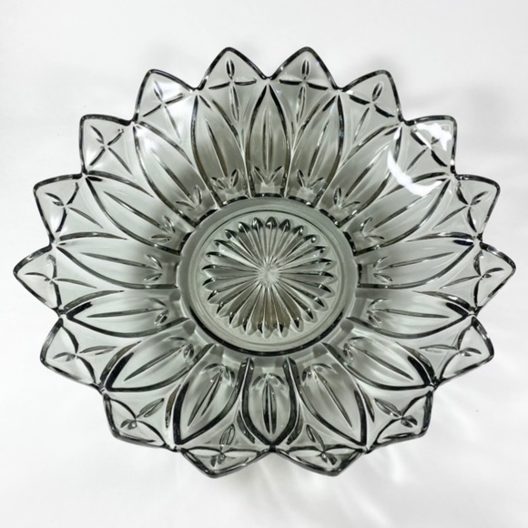 Vintage smoky gray glass sunburst bowl - Picture 7 of 9